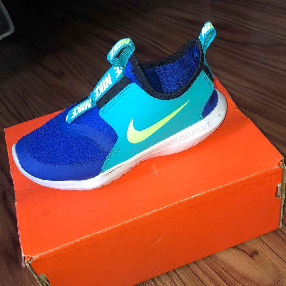 Blue nike flex runner 12c